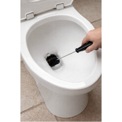 cleaning_toilet_with_traptex_brush